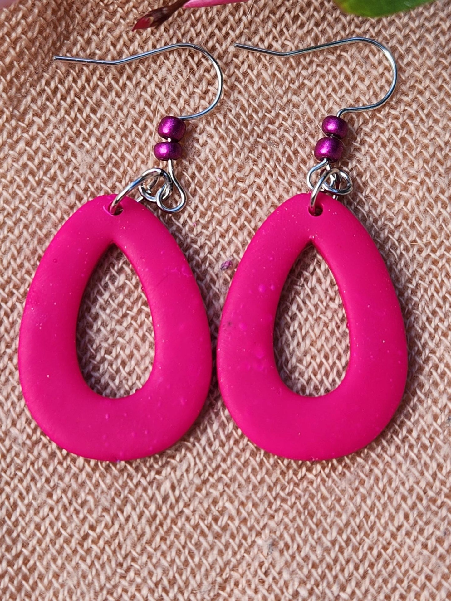 Magenta Hollow Oval Drop Earrings